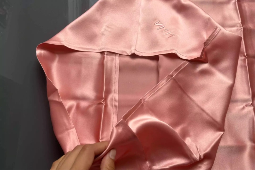 Lilia Sleep roze kussensloop van zijde